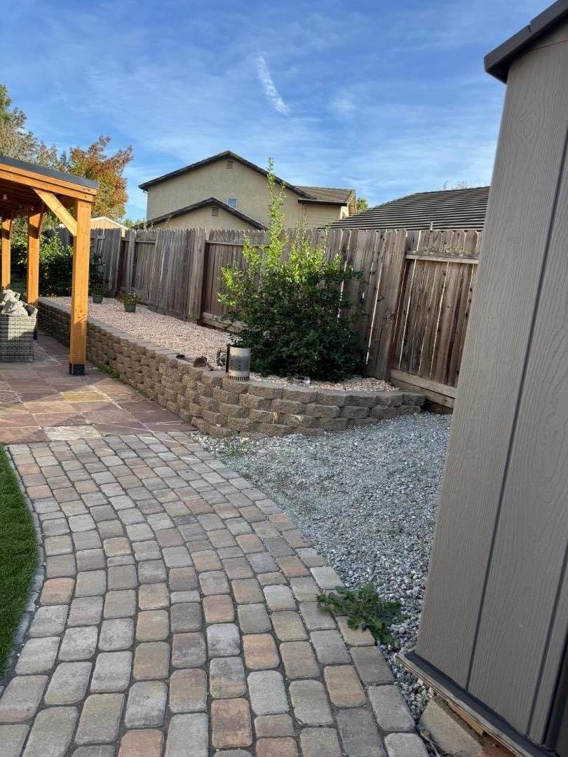 Detail Gallery Image 14 of 19 For 2171 Spruce Dr, Hollister,  CA 95023 - 4 Beds | 2 Baths