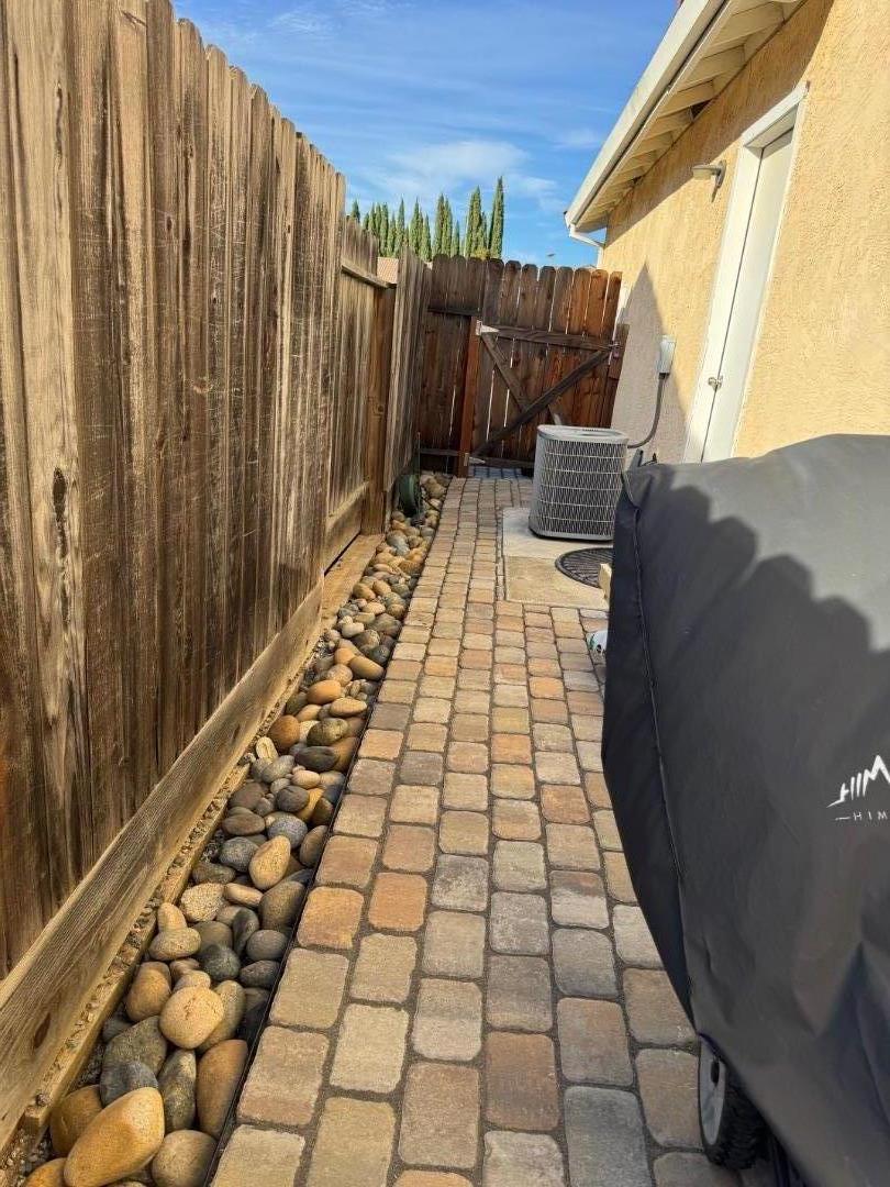 Detail Gallery Image 15 of 19 For 2171 Spruce Dr, Hollister,  CA 95023 - 4 Beds | 2 Baths