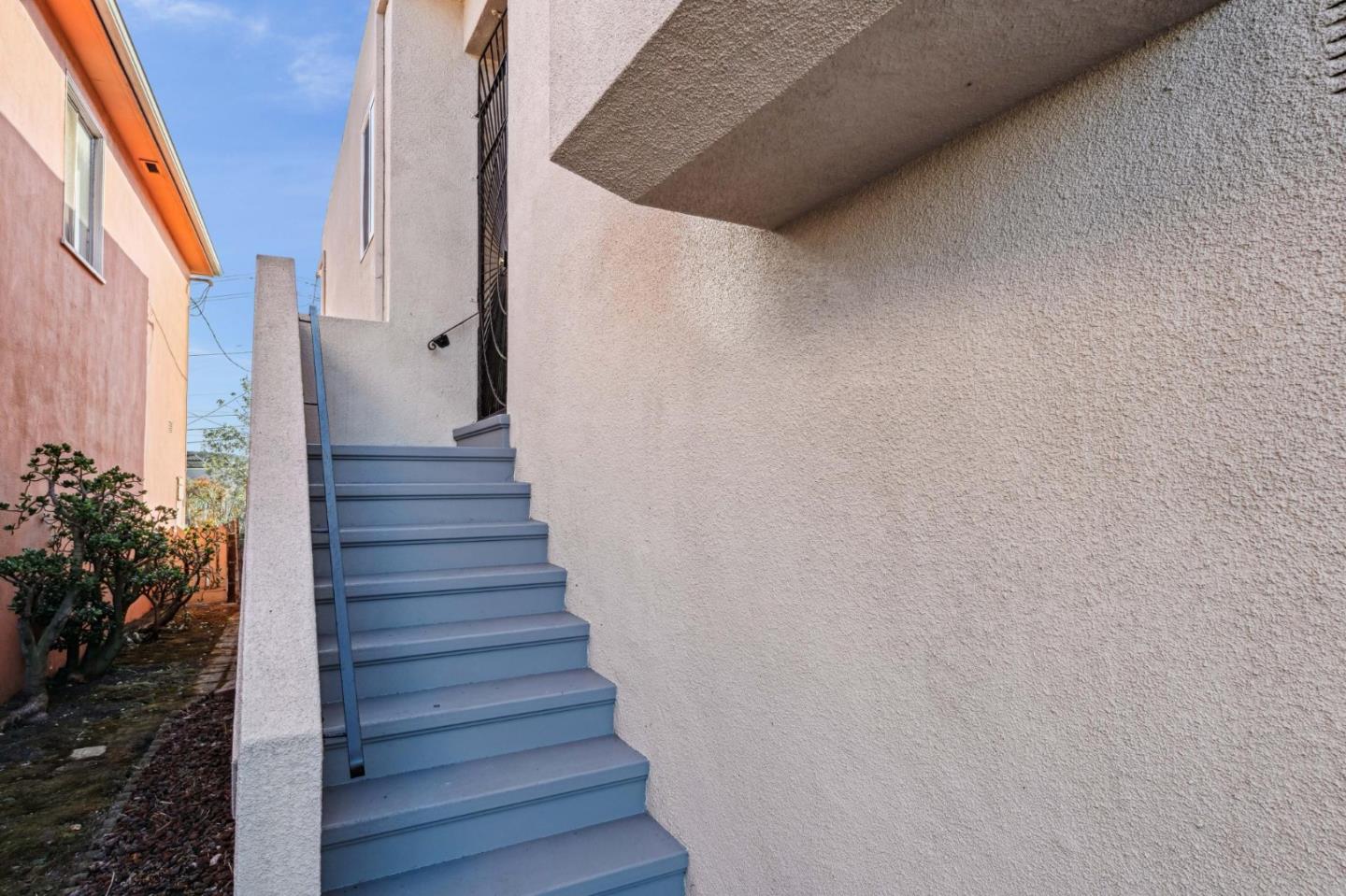 Detail Gallery Image 10 of 73 For 419 Lakeshore Dr, San Francisco,  CA 94132 - 5 Beds | 4 Baths