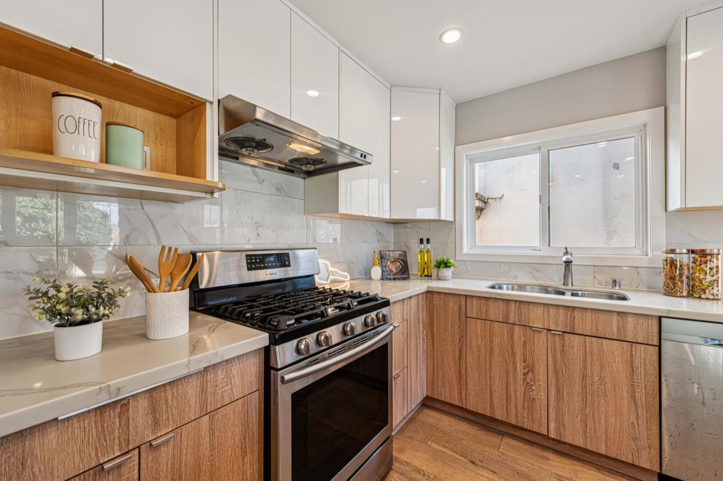 Detail Gallery Image 27 of 73 For 419 Lakeshore Dr, San Francisco,  CA 94132 - 5 Beds | 4 Baths