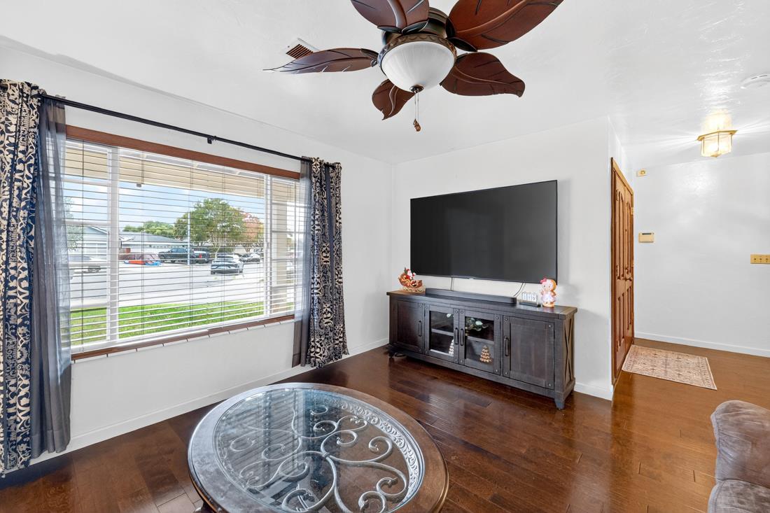 Detail Gallery Image 10 of 42 For 1260 Heather Glen Cir, Hollister,  CA 95023 - 3 Beds | 2 Baths