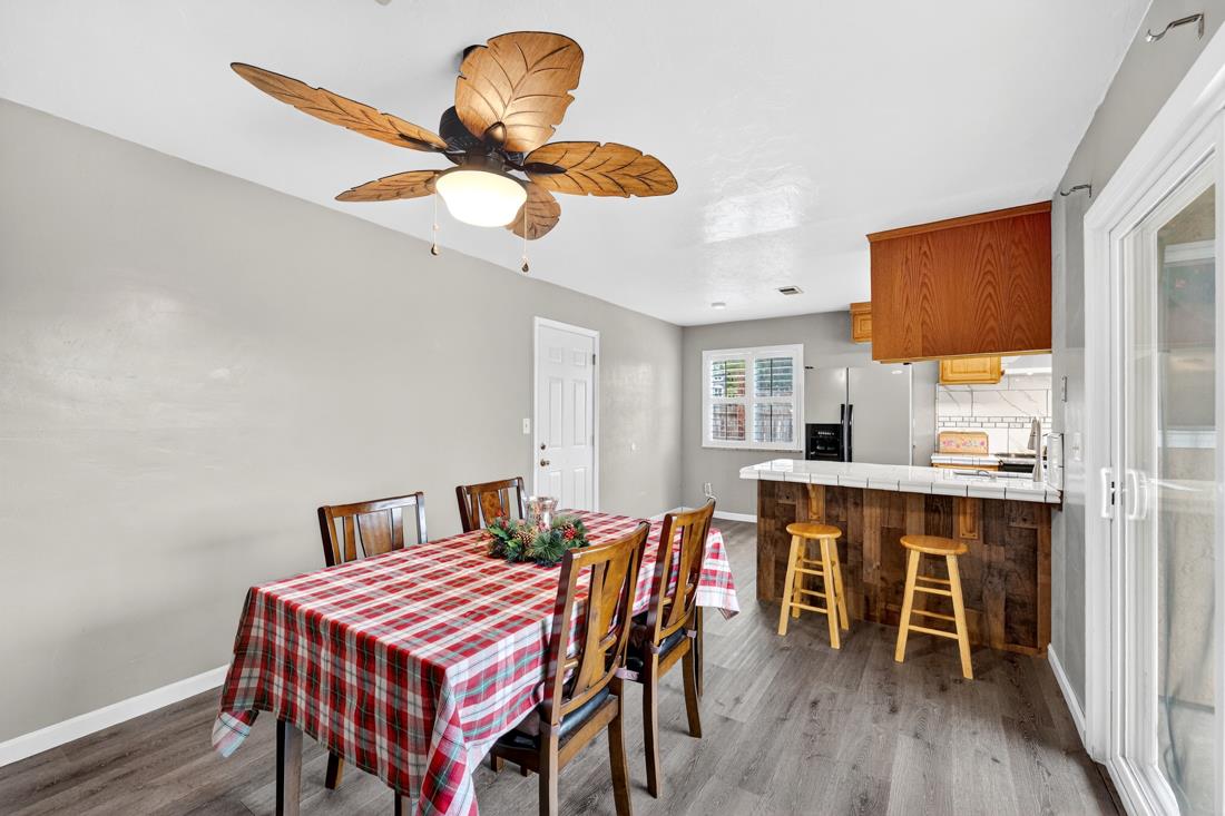 Detail Gallery Image 13 of 42 For 1260 Heather Glen Cir, Hollister,  CA 95023 - 3 Beds | 2 Baths