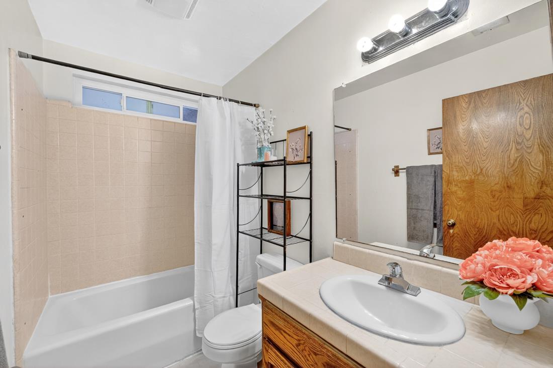 Detail Gallery Image 21 of 42 For 1260 Heather Glen Cir, Hollister,  CA 95023 - 3 Beds | 2 Baths