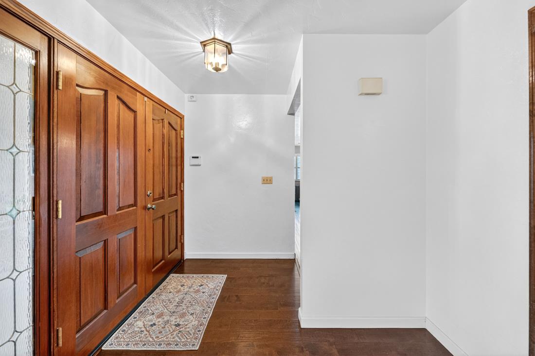 Detail Gallery Image 6 of 42 For 1260 Heather Glen Cir, Hollister,  CA 95023 - 3 Beds | 2 Baths