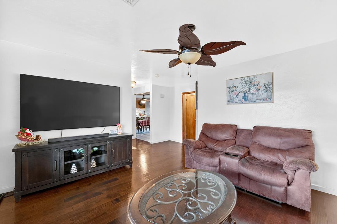 Detail Gallery Image 9 of 42 For 1260 Heather Glen Cir, Hollister,  CA 95023 - 3 Beds | 2 Baths