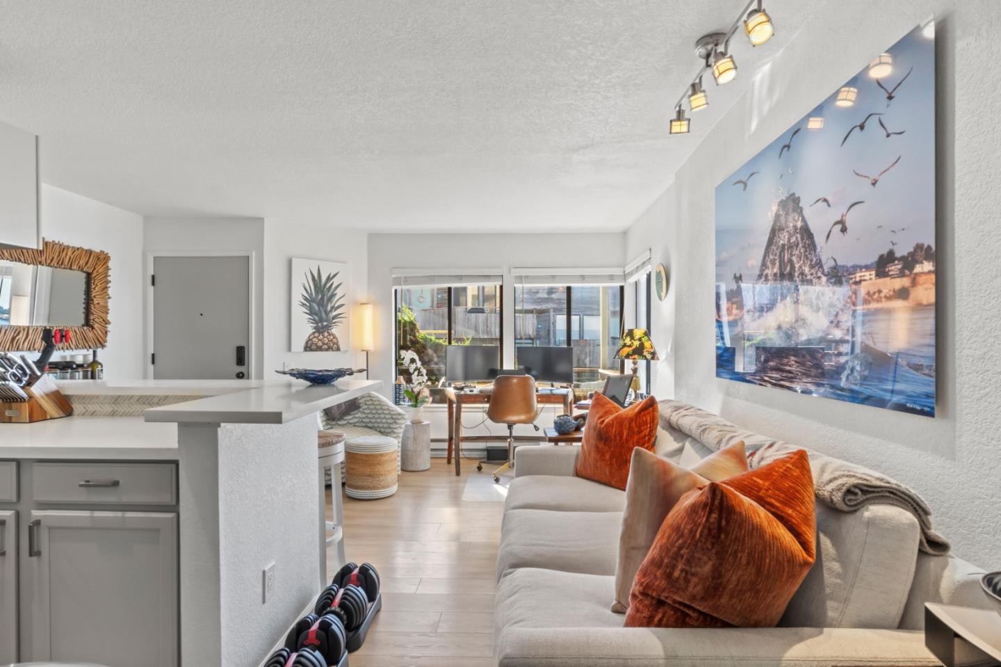 Detail Gallery Image 10 of 36 For 1 Surf Way #115,  Monterey,  CA 93940 - 1 Beds | 1 Baths