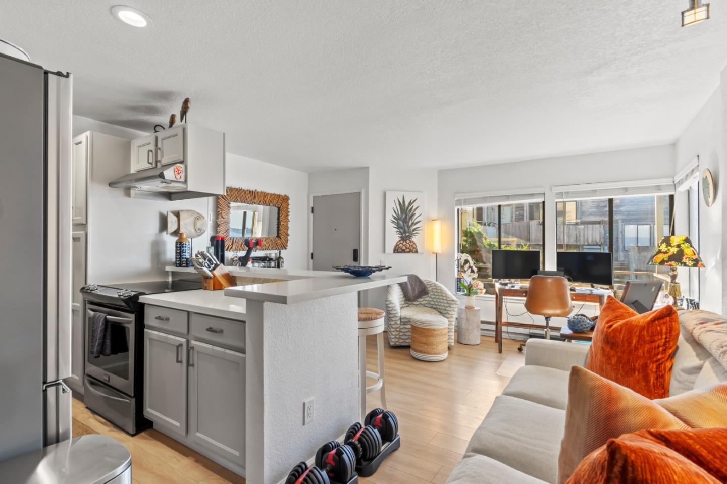 Detail Gallery Image 11 of 36 For 1 Surf Way #115,  Monterey,  CA 93940 - 1 Beds | 1 Baths