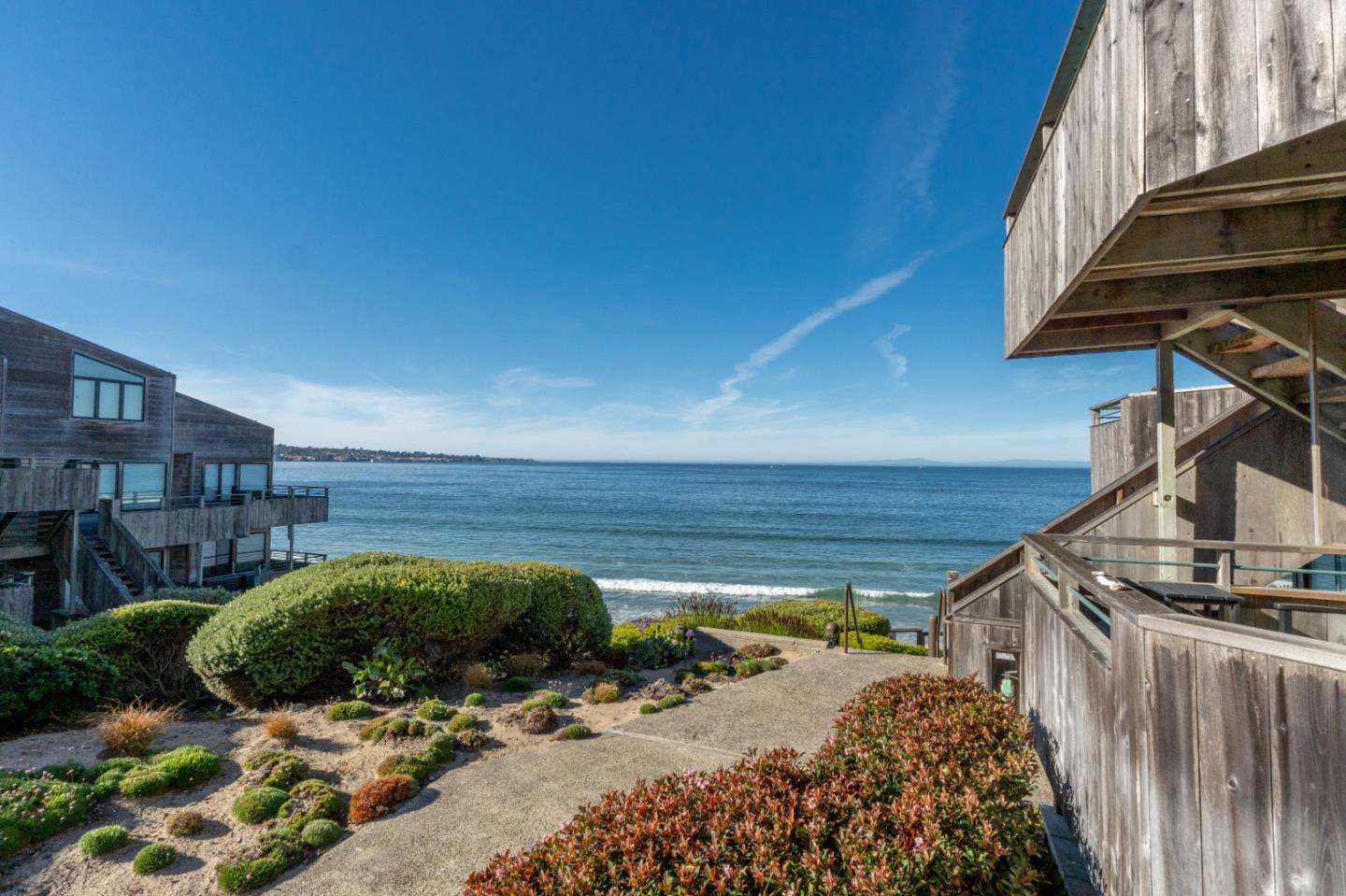 Detail Gallery Image 25 of 36 For 1 Surf Way #115,  Monterey,  CA 93940 - 1 Beds | 1 Baths