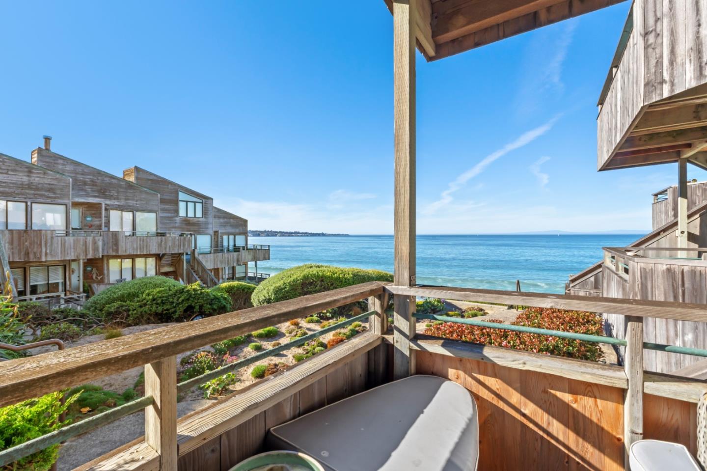 Detail Gallery Image 3 of 36 For 1 Surf Way #115,  Monterey,  CA 93940 - 1 Beds | 1 Baths