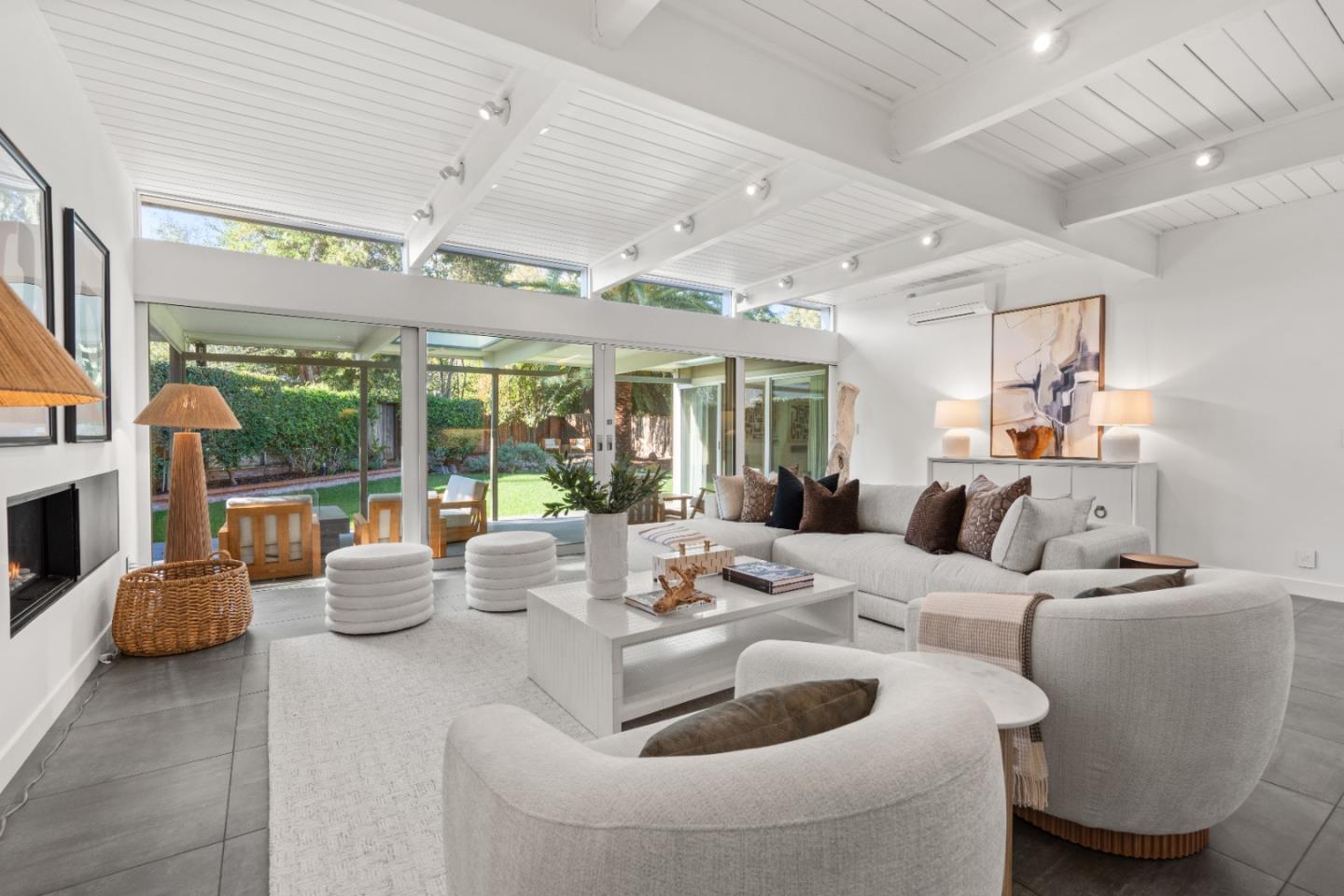 Detail Gallery Image 10 of 85 For 3502 Arbutus Ave, Palo Alto,  CA 94303 - 4 Beds | 2/1 Baths