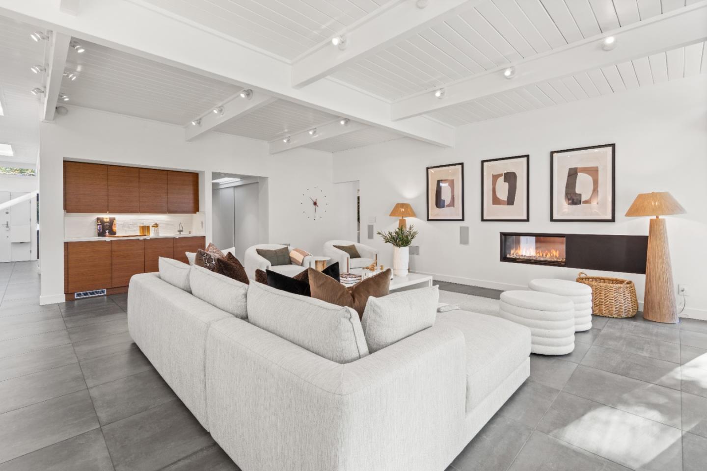 Detail Gallery Image 12 of 85 For 3502 Arbutus Ave, Palo Alto,  CA 94303 - 4 Beds | 2/1 Baths