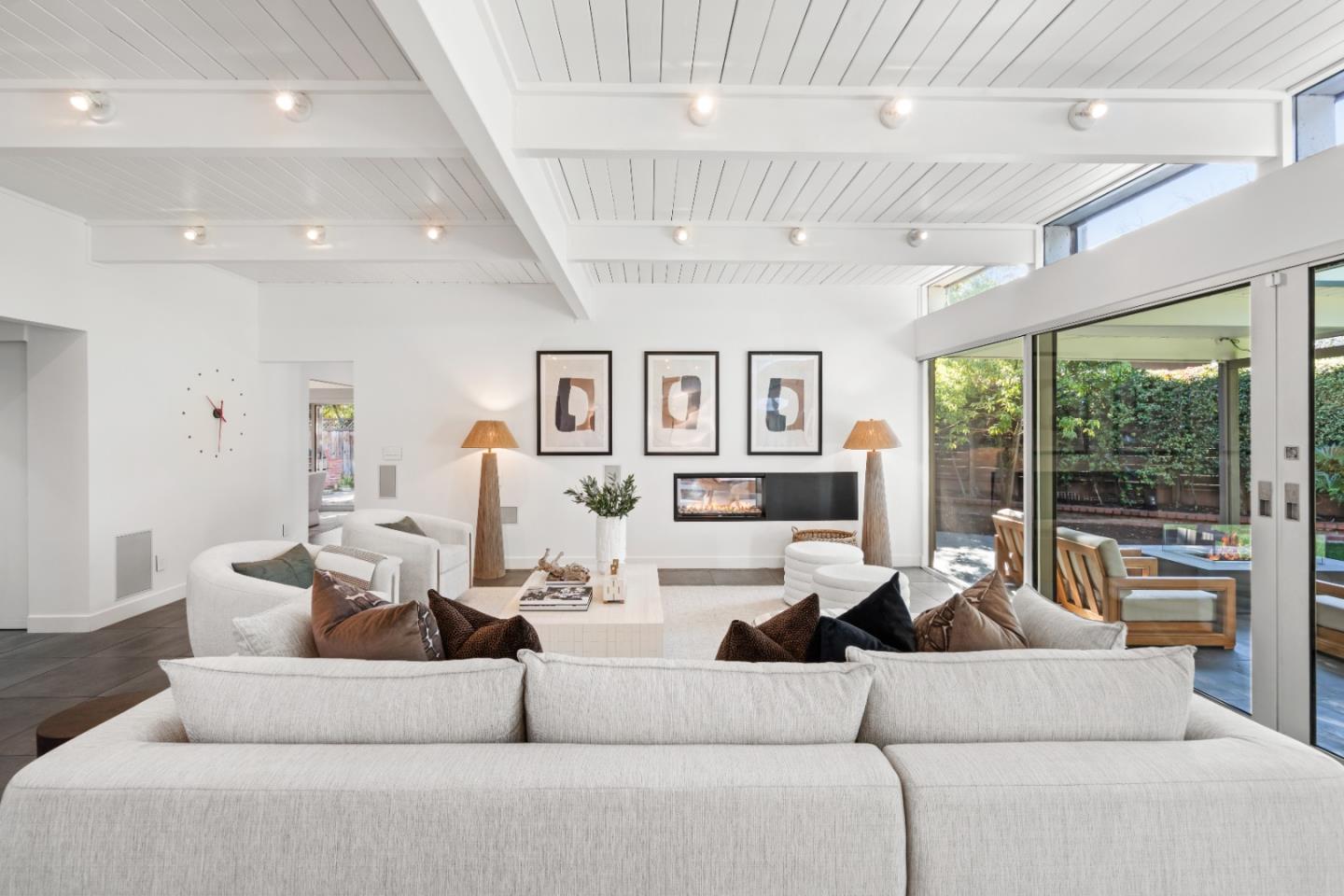 Detail Gallery Image 17 of 85 For 3502 Arbutus Ave, Palo Alto,  CA 94303 - 4 Beds | 2/1 Baths