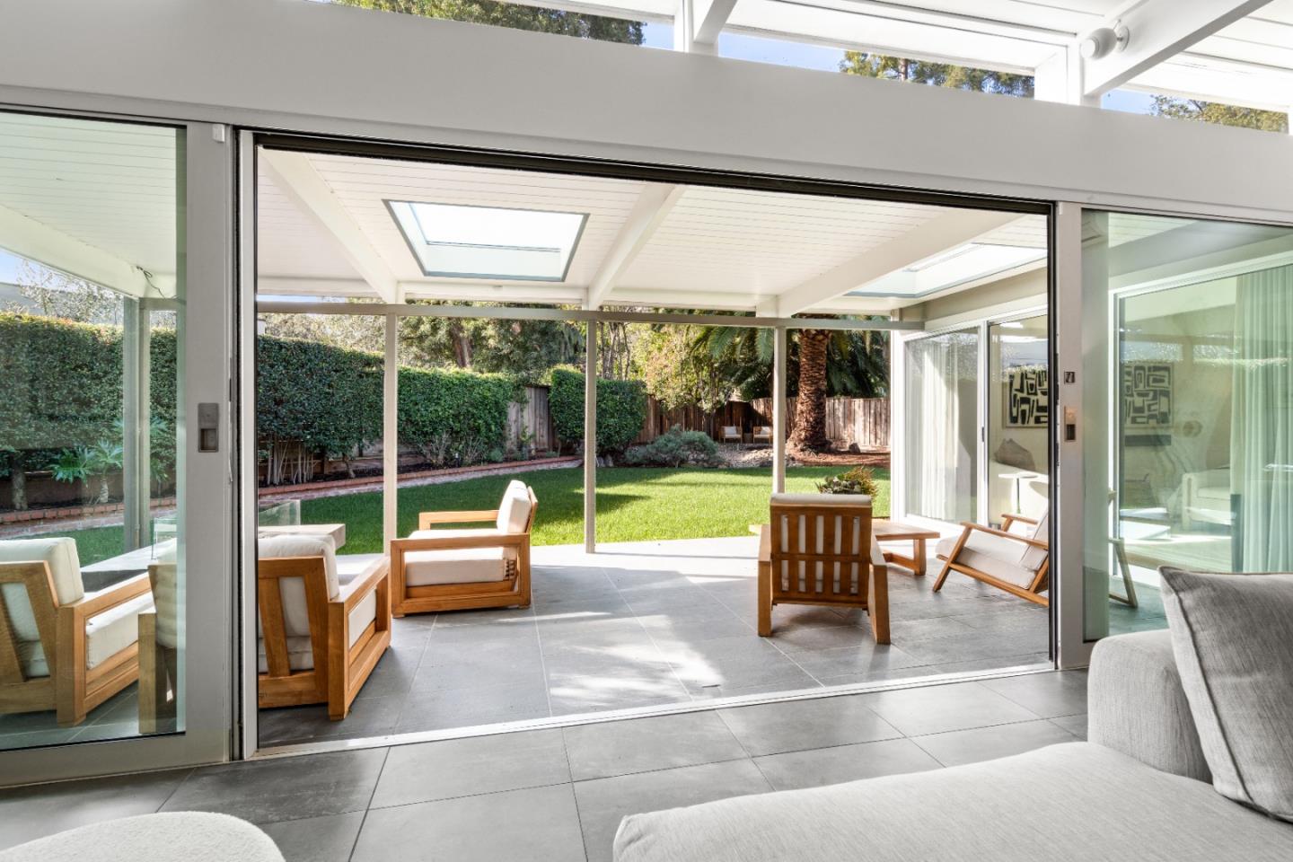 Detail Gallery Image 20 of 85 For 3502 Arbutus Ave, Palo Alto,  CA 94303 - 4 Beds | 2/1 Baths