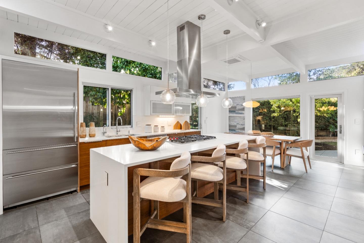 Detail Gallery Image 21 of 85 For 3502 Arbutus Ave, Palo Alto,  CA 94303 - 4 Beds | 2/1 Baths