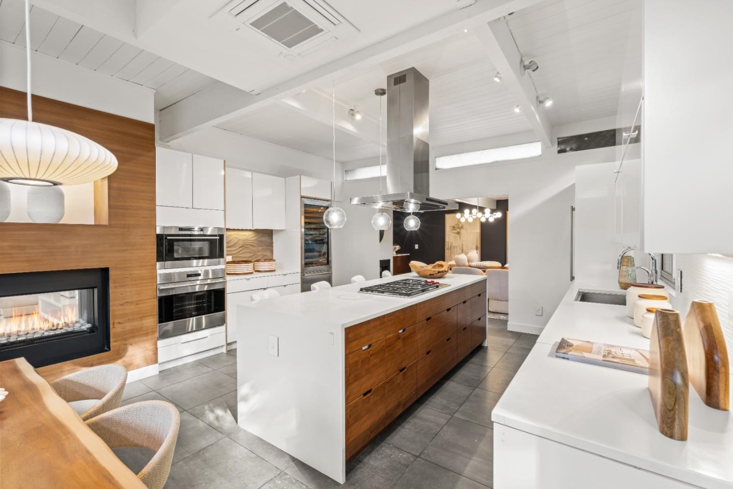 Detail Gallery Image 28 of 85 For 3502 Arbutus Ave, Palo Alto,  CA 94303 - 4 Beds | 2/1 Baths