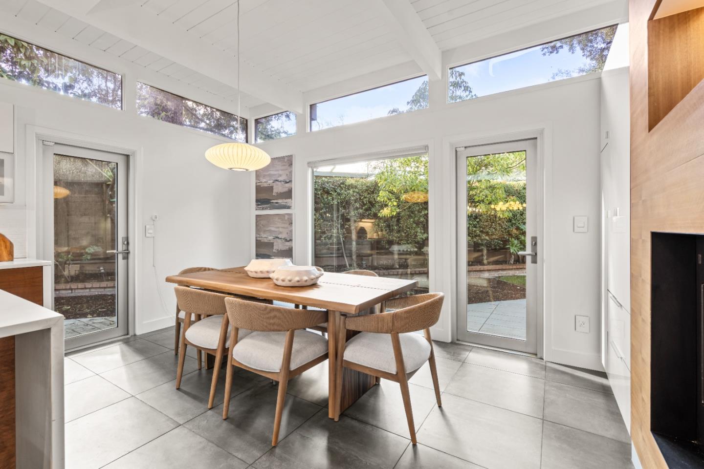 Detail Gallery Image 30 of 85 For 3502 Arbutus Ave, Palo Alto,  CA 94303 - 4 Beds | 2/1 Baths