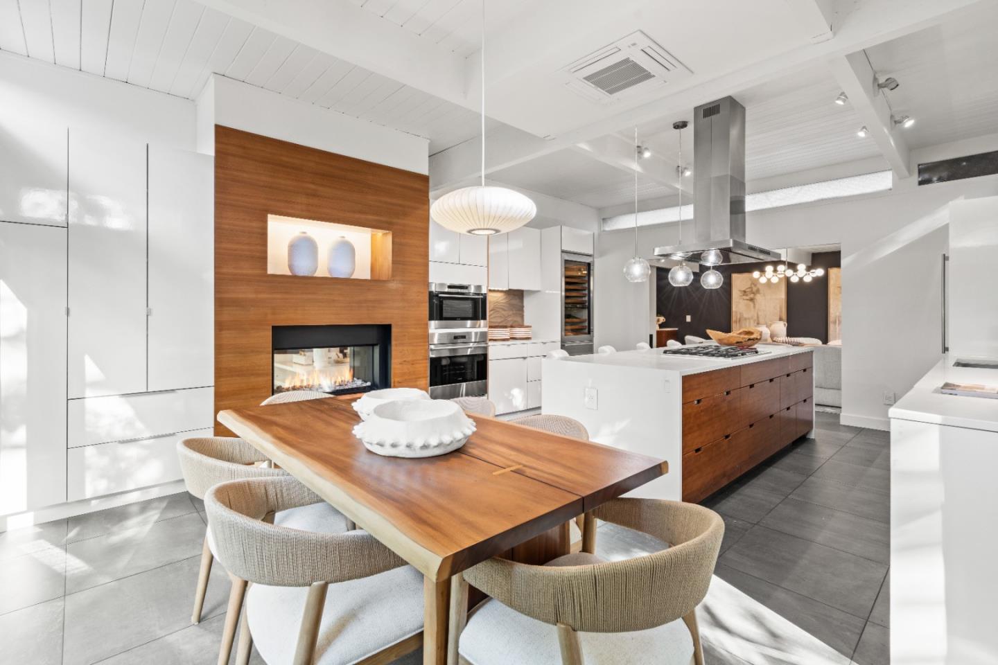 Detail Gallery Image 33 of 85 For 3502 Arbutus Ave, Palo Alto,  CA 94303 - 4 Beds | 2/1 Baths