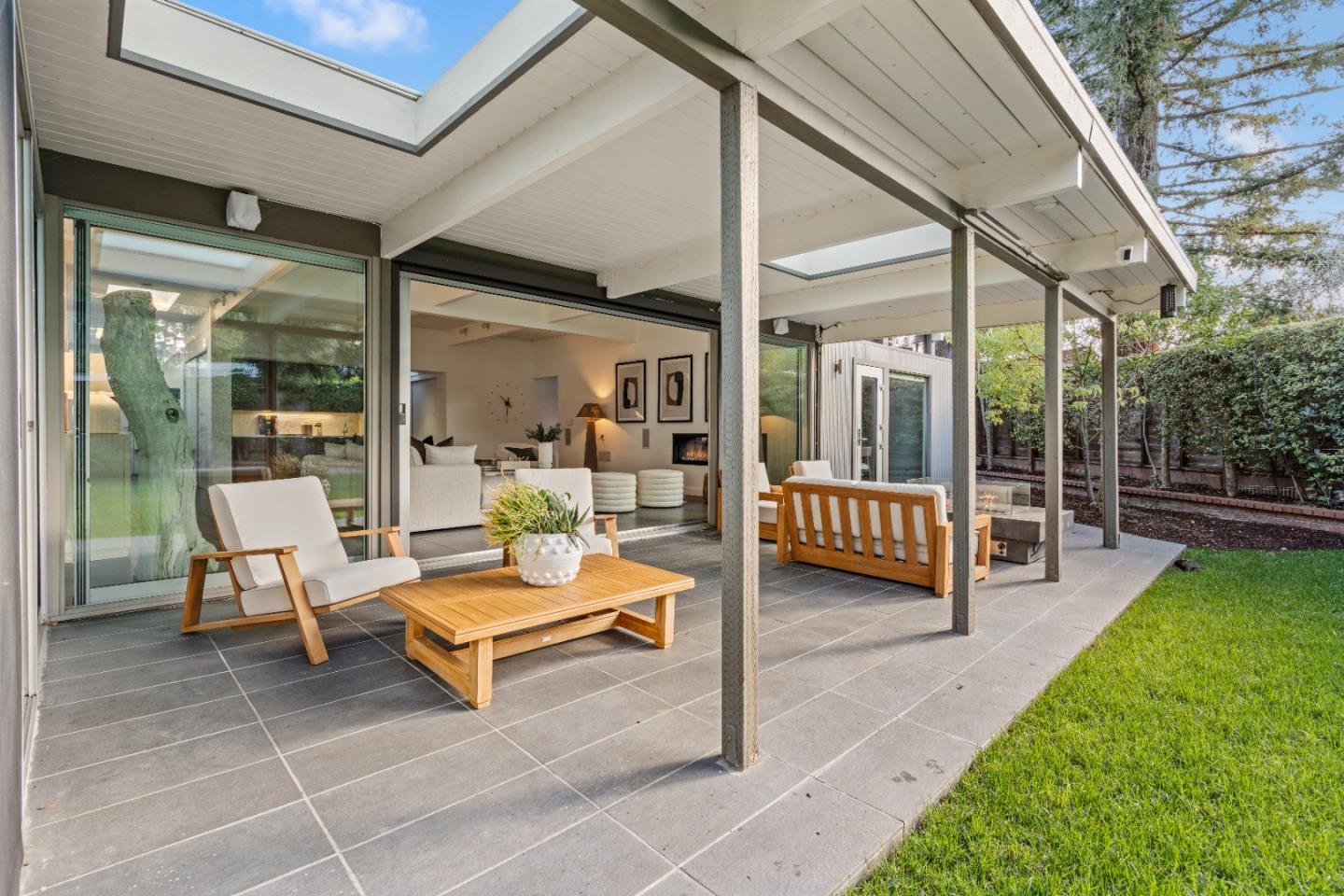 Detail Gallery Image 65 of 85 For 3502 Arbutus Ave, Palo Alto,  CA 94303 - 4 Beds | 2/1 Baths