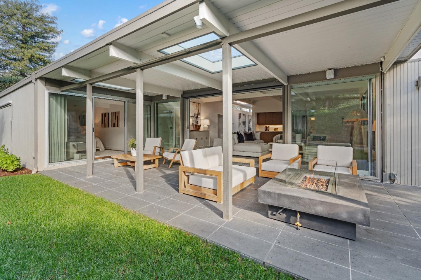 Detail Gallery Image 67 of 85 For 3502 Arbutus Ave, Palo Alto,  CA 94303 - 4 Beds | 2/1 Baths