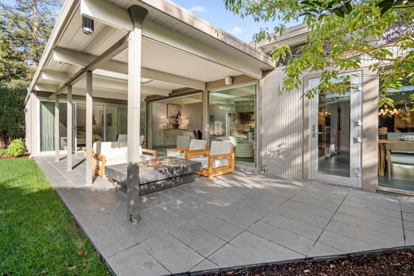 Detail Gallery Image 68 of 85 For 3502 Arbutus Ave, Palo Alto,  CA 94303 - 4 Beds | 2/1 Baths