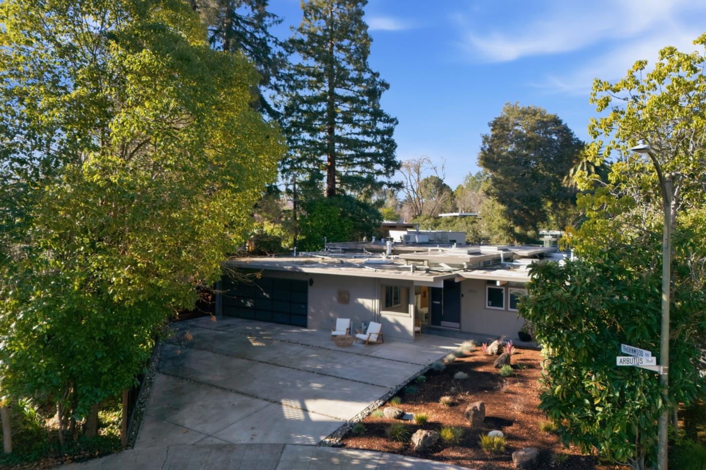 Detail Gallery Image 80 of 85 For 3502 Arbutus Ave, Palo Alto,  CA 94303 - 4 Beds | 2/1 Baths