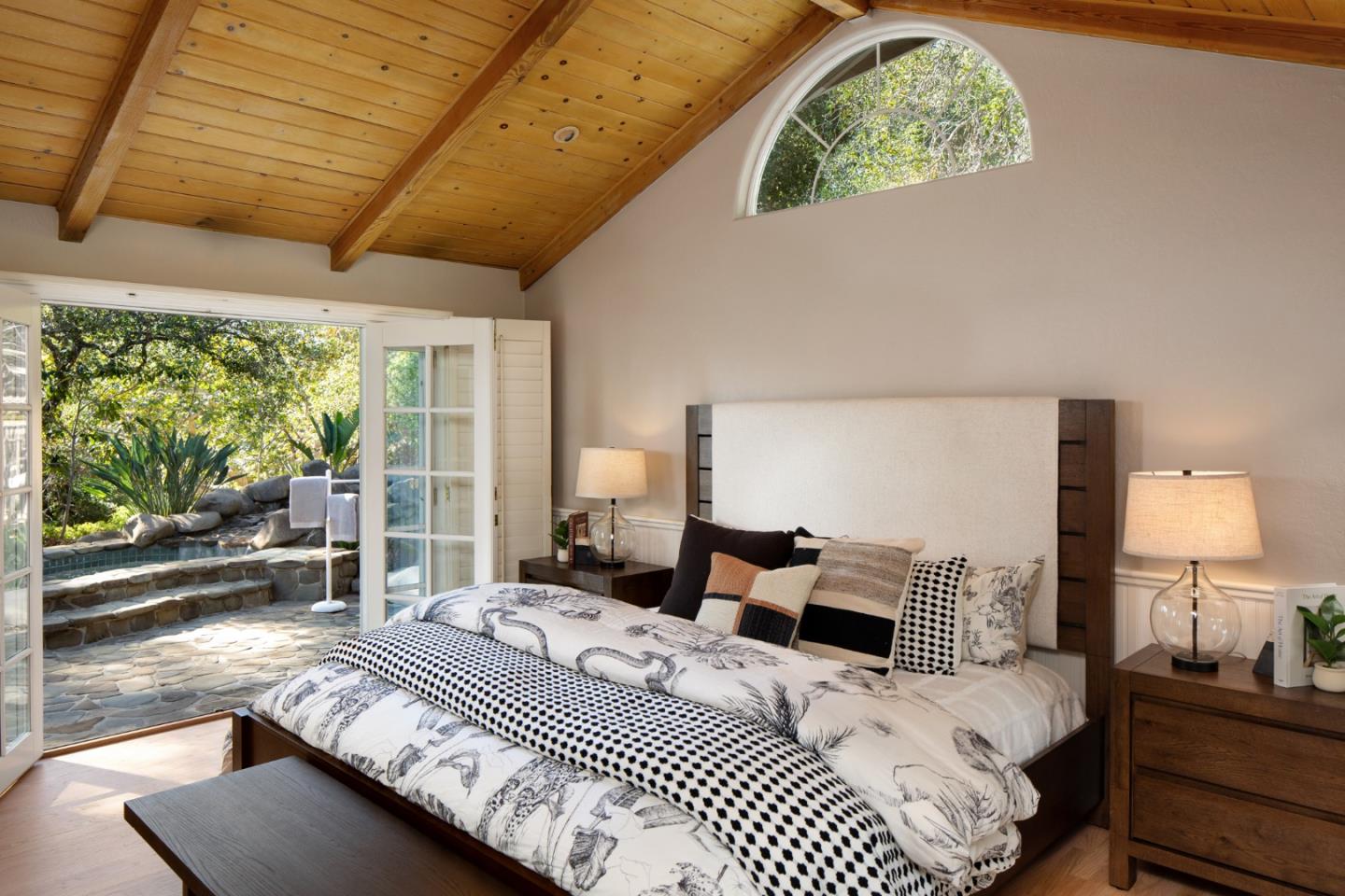 Detail Gallery Image 10 of 20 For 10601 Madera Dr, Cupertino,  CA 95014 - 5 Beds | 2/1 Baths