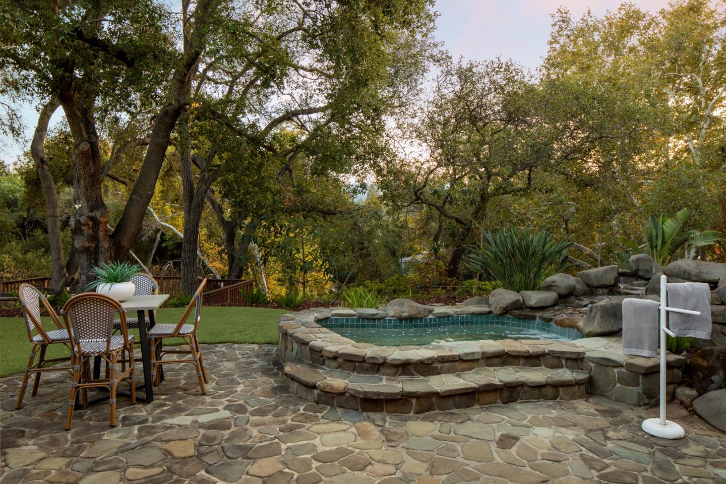 Detail Gallery Image 12 of 20 For 10601 Madera Dr, Cupertino,  CA 95014 - 5 Beds | 2/1 Baths