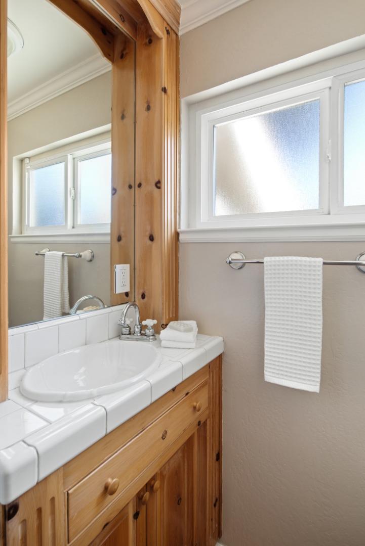 Detail Gallery Image 6 of 20 For 10601 Madera Dr, Cupertino,  CA 95014 - 5 Beds | 2/1 Baths