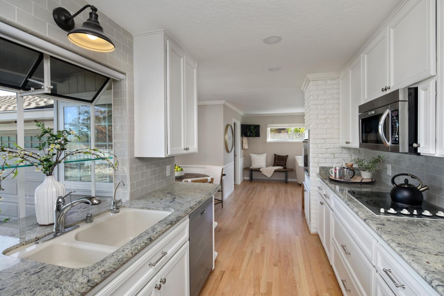 Detail Gallery Image 7 of 20 For 10601 Madera Dr, Cupertino,  CA 95014 - 5 Beds | 2/1 Baths