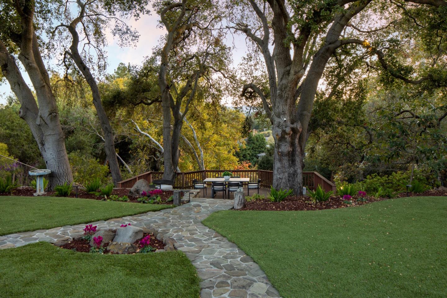 Detail Gallery Image 8 of 20 For 10601 Madera Dr, Cupertino,  CA 95014 - 5 Beds | 2/1 Baths