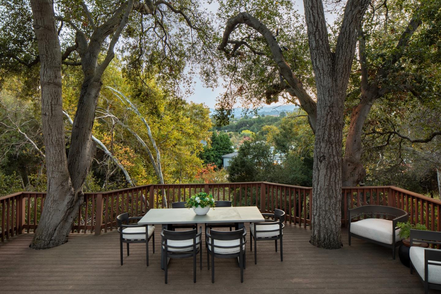 Detail Gallery Image 9 of 20 For 10601 Madera Dr, Cupertino,  CA 95014 - 5 Beds | 2/1 Baths