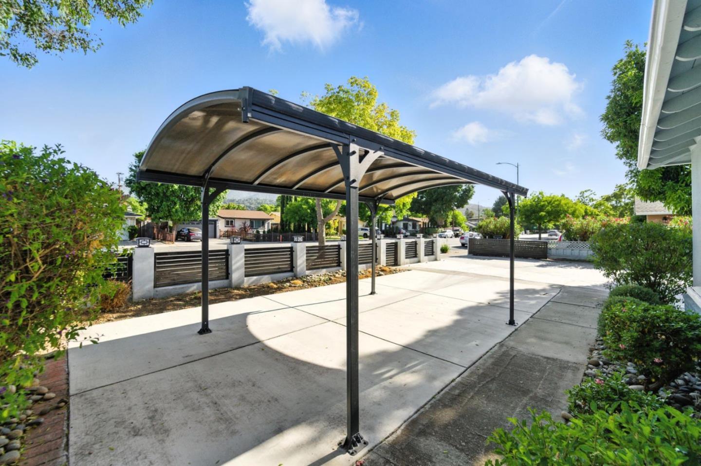 Detail Gallery Image 4 of 37 For 1705 Blossom Hill Rd, San Jose,  CA 95124 - 3 Beds | 2 Baths