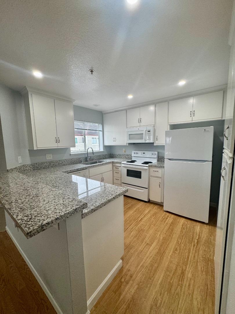 Detail Gallery Image 6 of 24 For 741 Pointe Pacific Dr #10,  Daly City,  CA 94014 - 2 Beds | 2 Baths