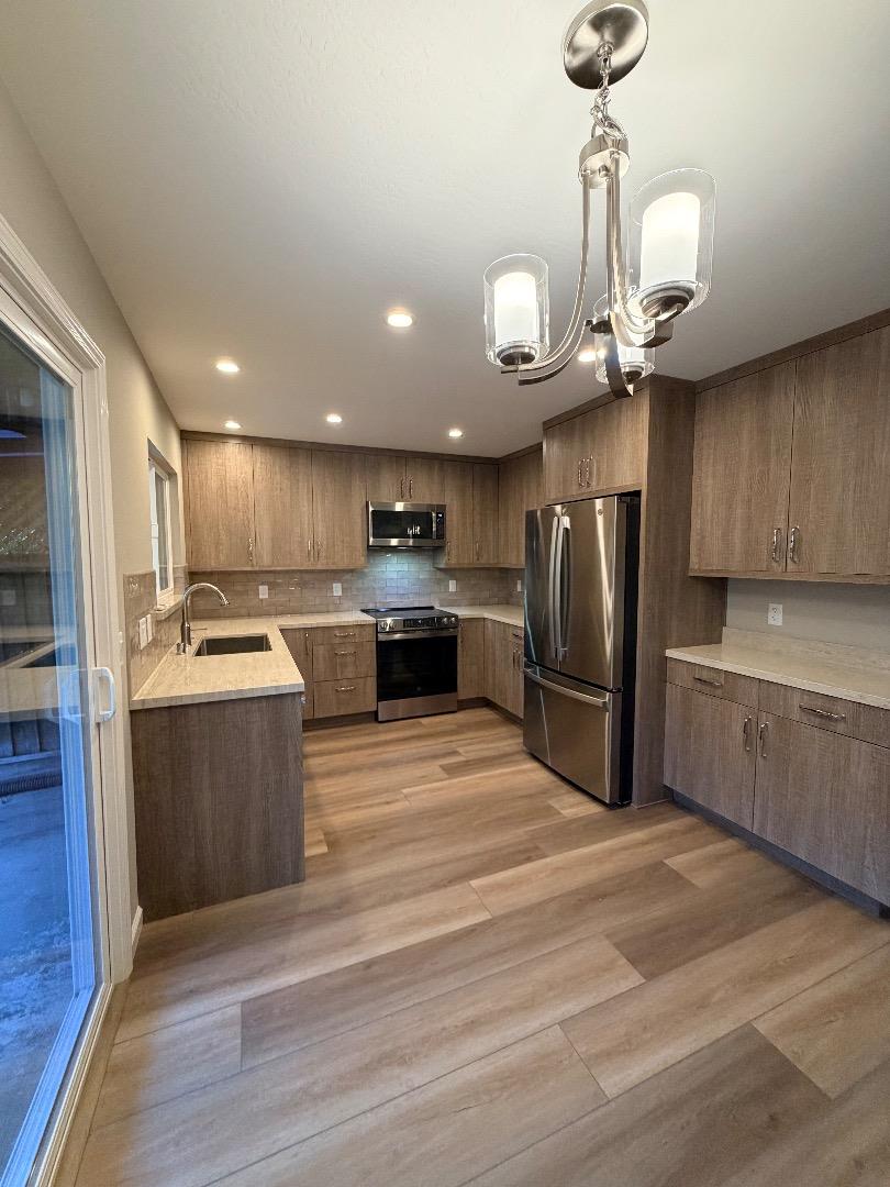 Detail Gallery Image 13 of 28 For 1800 Terri Way, San Jose,  CA 95124 - 2 Beds | 2 Baths