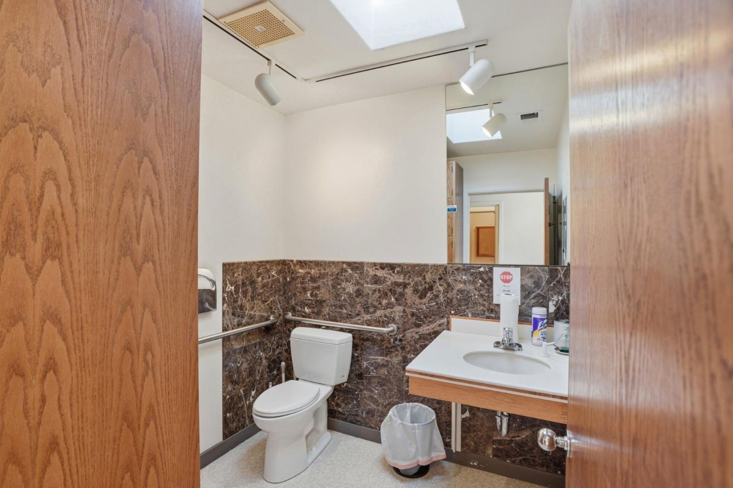 Detail Gallery Image 17 of 20 For 167 El Dorado St, Monterey,  CA 93940 - 1 Beds | 0/1 Baths