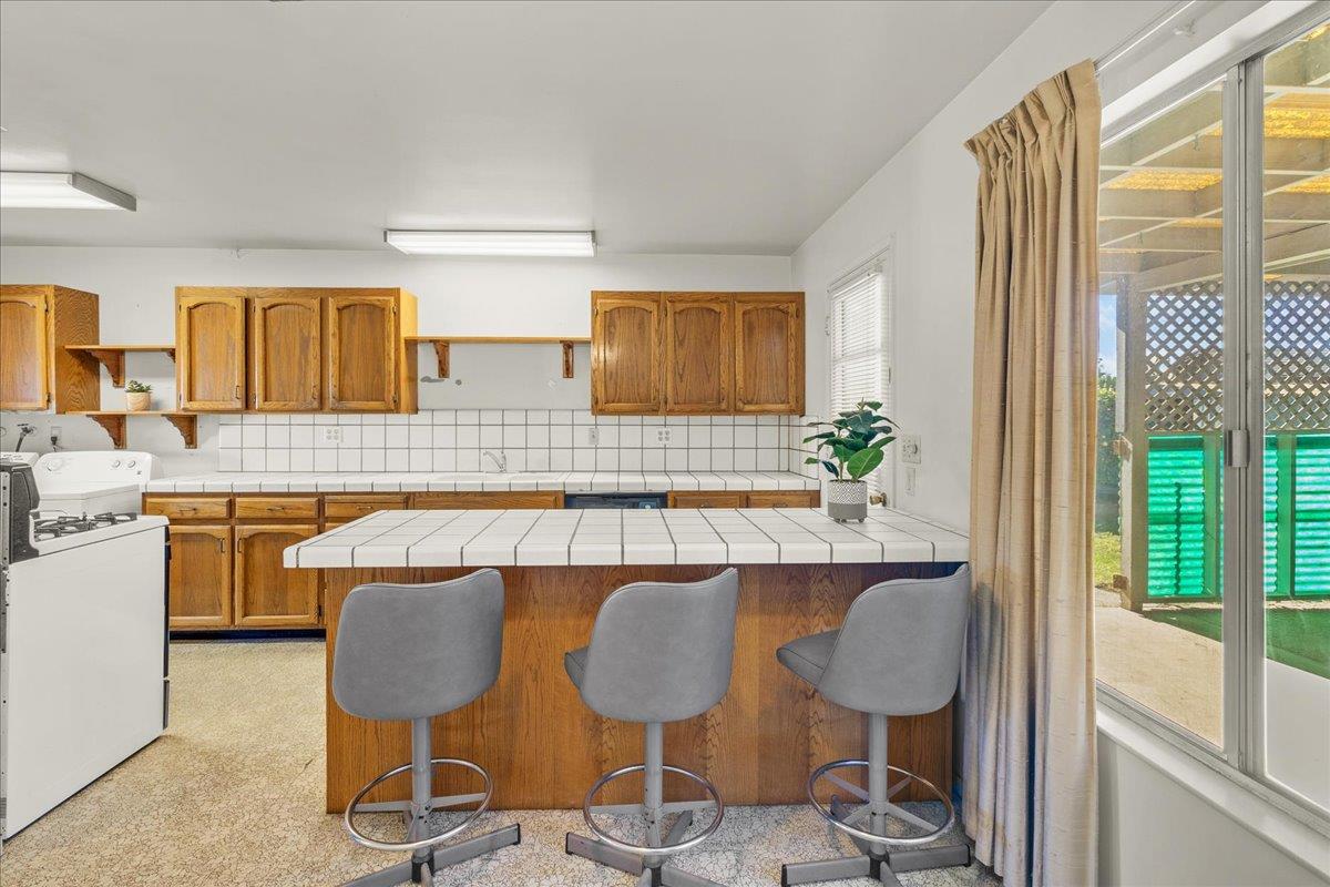 Detail Gallery Image 11 of 27 For 1661 Klamath Dr, Salinas,  CA 93906 - 4 Beds | 2 Baths
