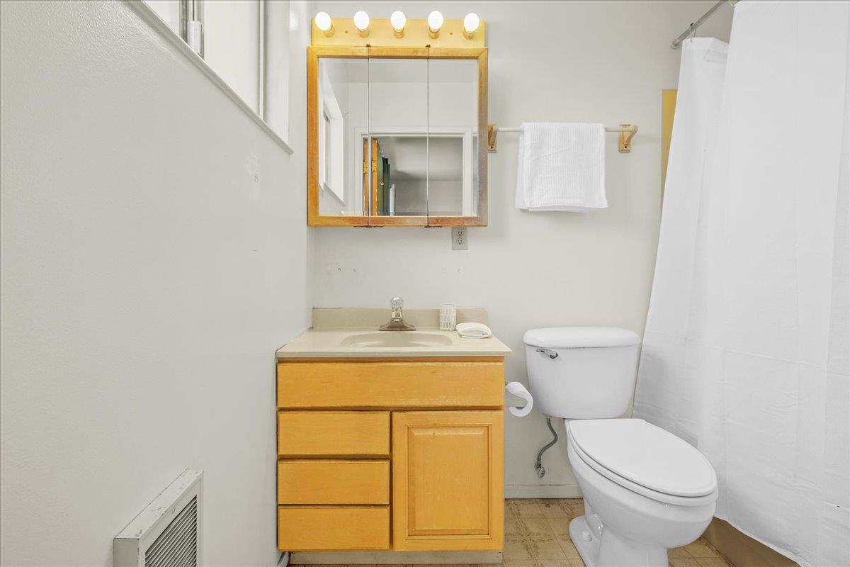 Detail Gallery Image 15 of 27 For 1661 Klamath Dr, Salinas,  CA 93906 - 4 Beds | 2 Baths