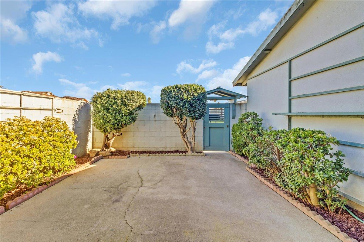 Detail Gallery Image 6 of 27 For 1661 Klamath Dr, Salinas,  CA 93906 - 4 Beds | 2 Baths