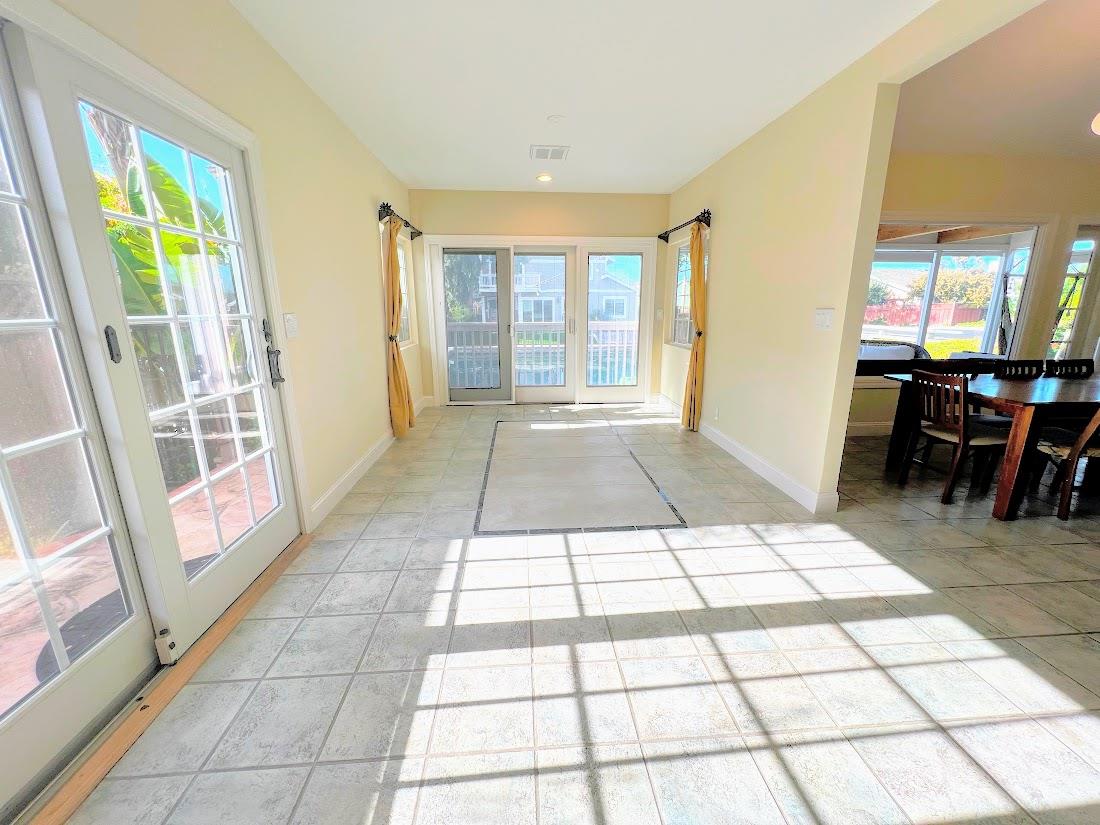 Detail Gallery Image 12 of 41 For 150 Flying Mist Isle, Foster City,  CA 94404 - 4 Beds | 2/1 Baths