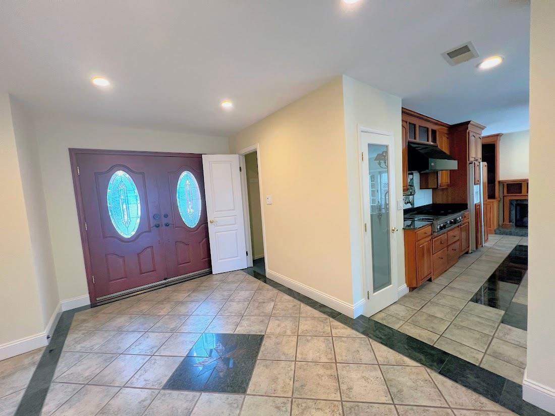 Detail Gallery Image 15 of 41 For 150 Flying Mist Isle, Foster City,  CA 94404 - 4 Beds | 2/1 Baths