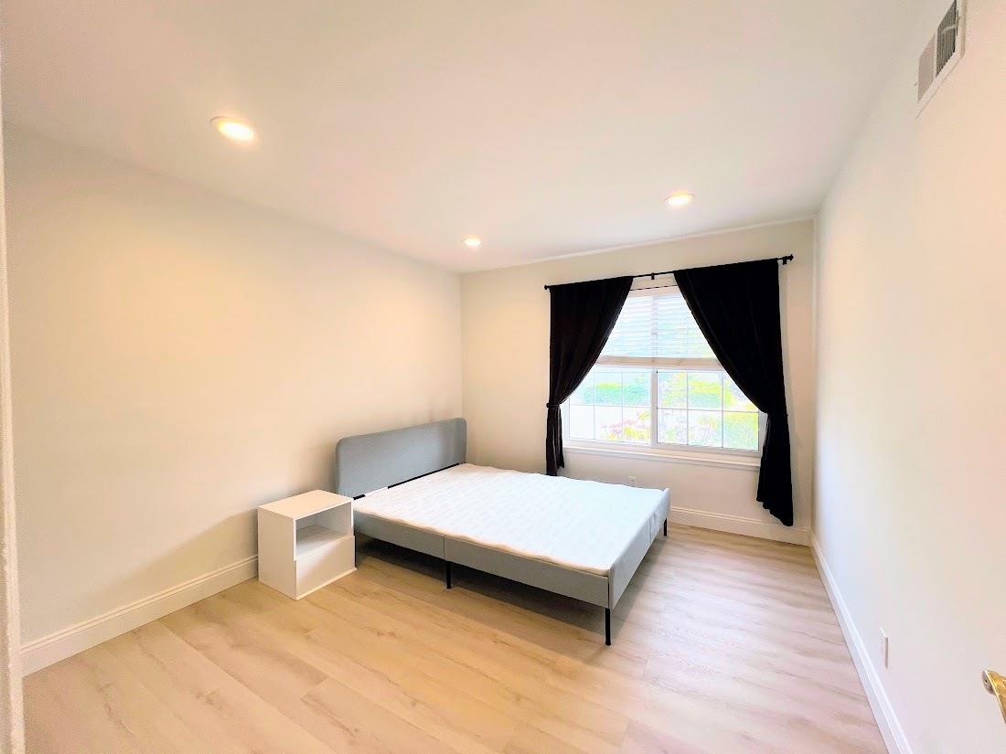 Detail Gallery Image 16 of 41 For 150 Flying Mist Isle, Foster City,  CA 94404 - 4 Beds | 2/1 Baths