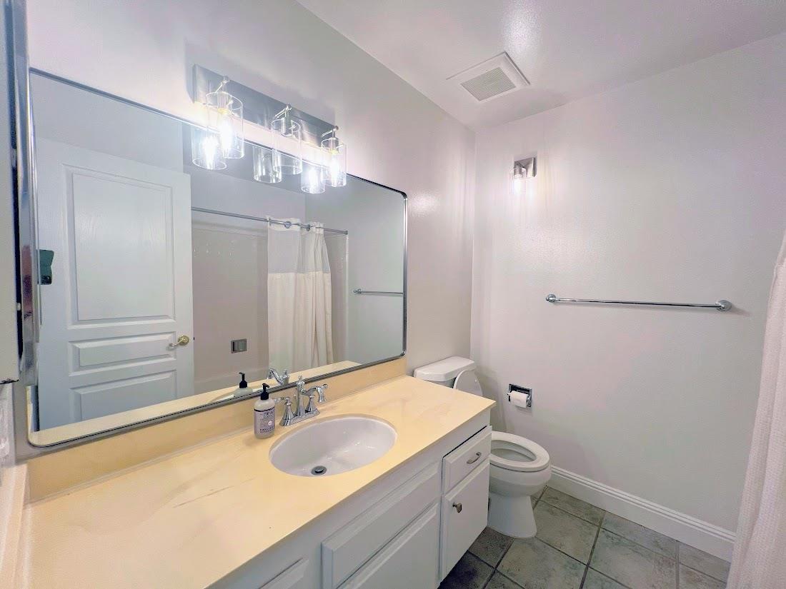 Detail Gallery Image 20 of 41 For 150 Flying Mist Isle, Foster City,  CA 94404 - 4 Beds | 2/1 Baths