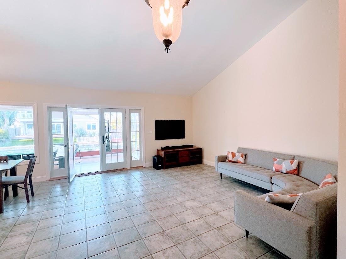 Detail Gallery Image 4 of 41 For 150 Flying Mist Isle, Foster City,  CA 94404 - 4 Beds | 2/1 Baths