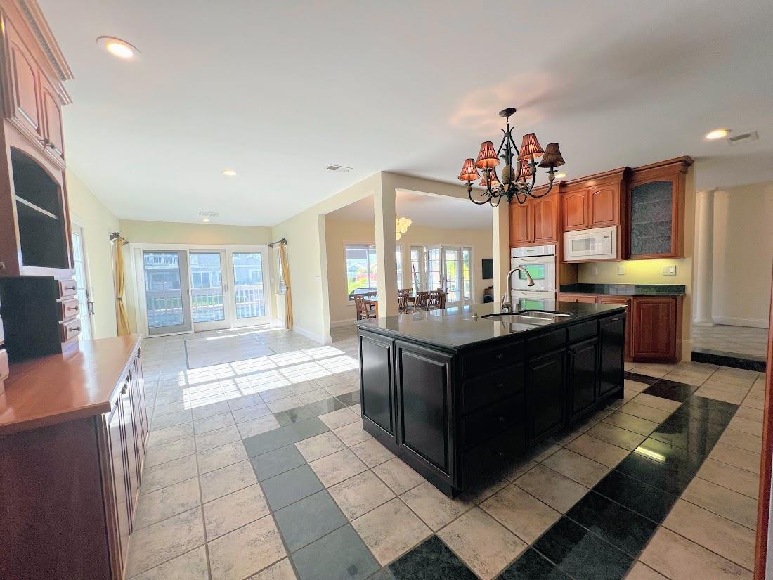 Detail Gallery Image 8 of 41 For 150 Flying Mist Isle, Foster City,  CA 94404 - 4 Beds | 2/1 Baths