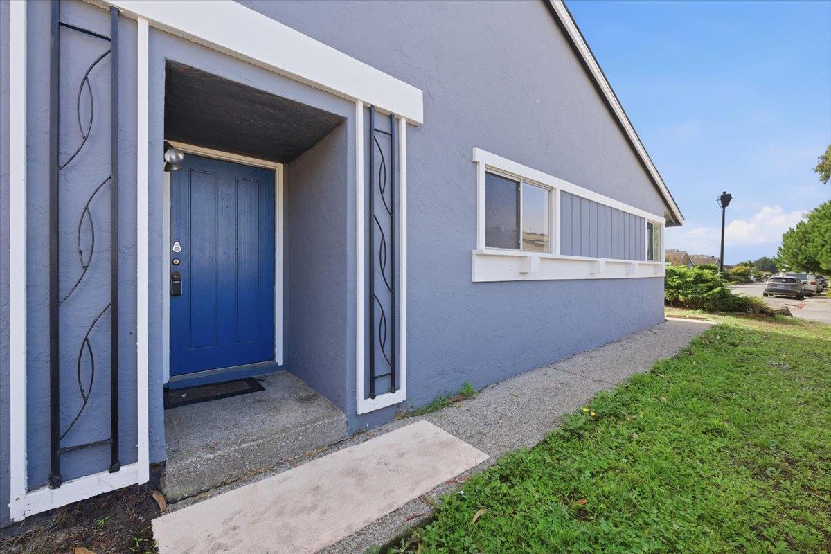 Detail Gallery Image 2 of 13 For 957 S Arnold Way, Half Moon Bay,  CA 94019 - 2 Beds | 1 Baths