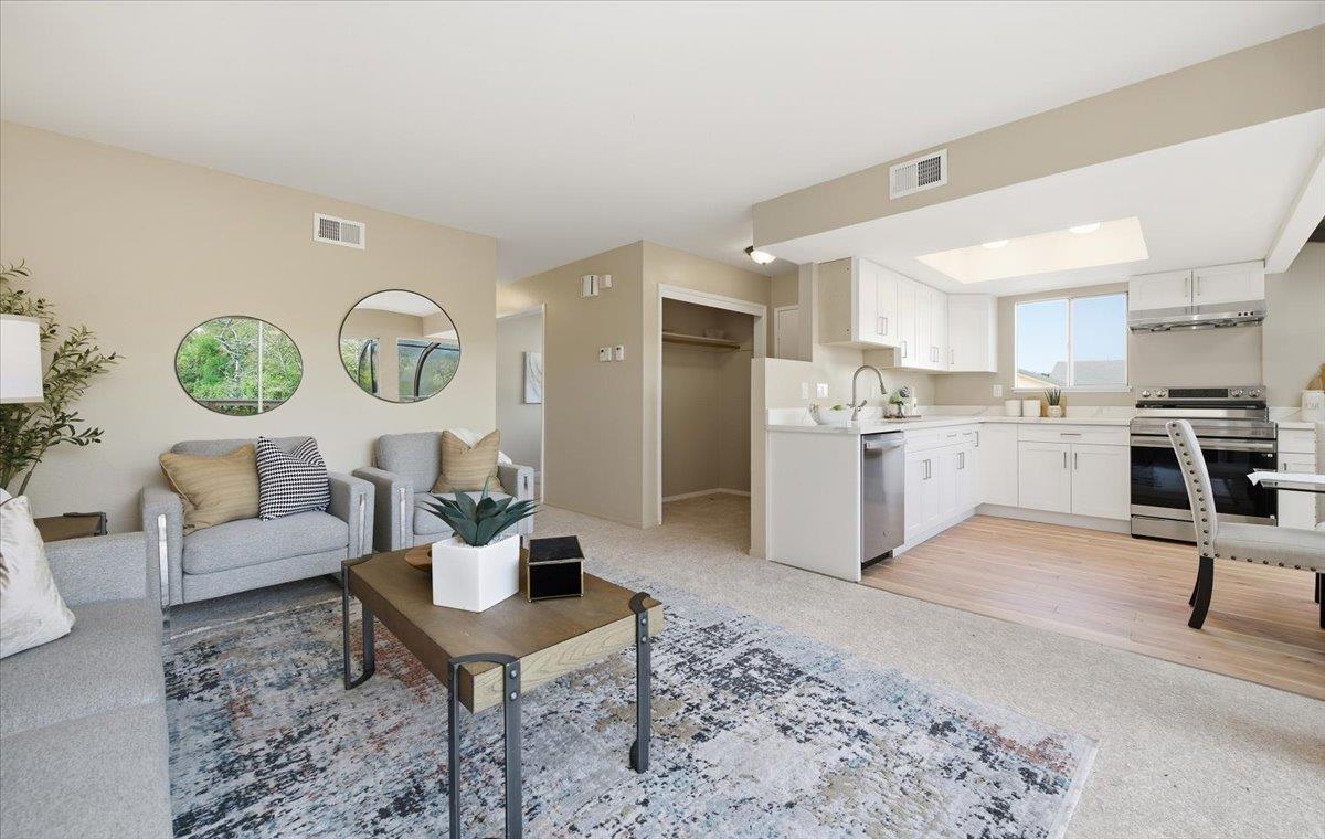 Detail Gallery Image 5 of 13 For 957 S Arnold Way, Half Moon Bay,  CA 94019 - 2 Beds | 1 Baths