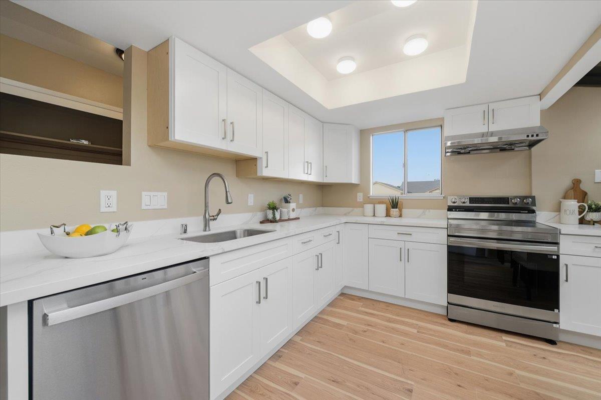 Detail Gallery Image 7 of 13 For 957 S Arnold Way, Half Moon Bay,  CA 94019 - 2 Beds | 1 Baths