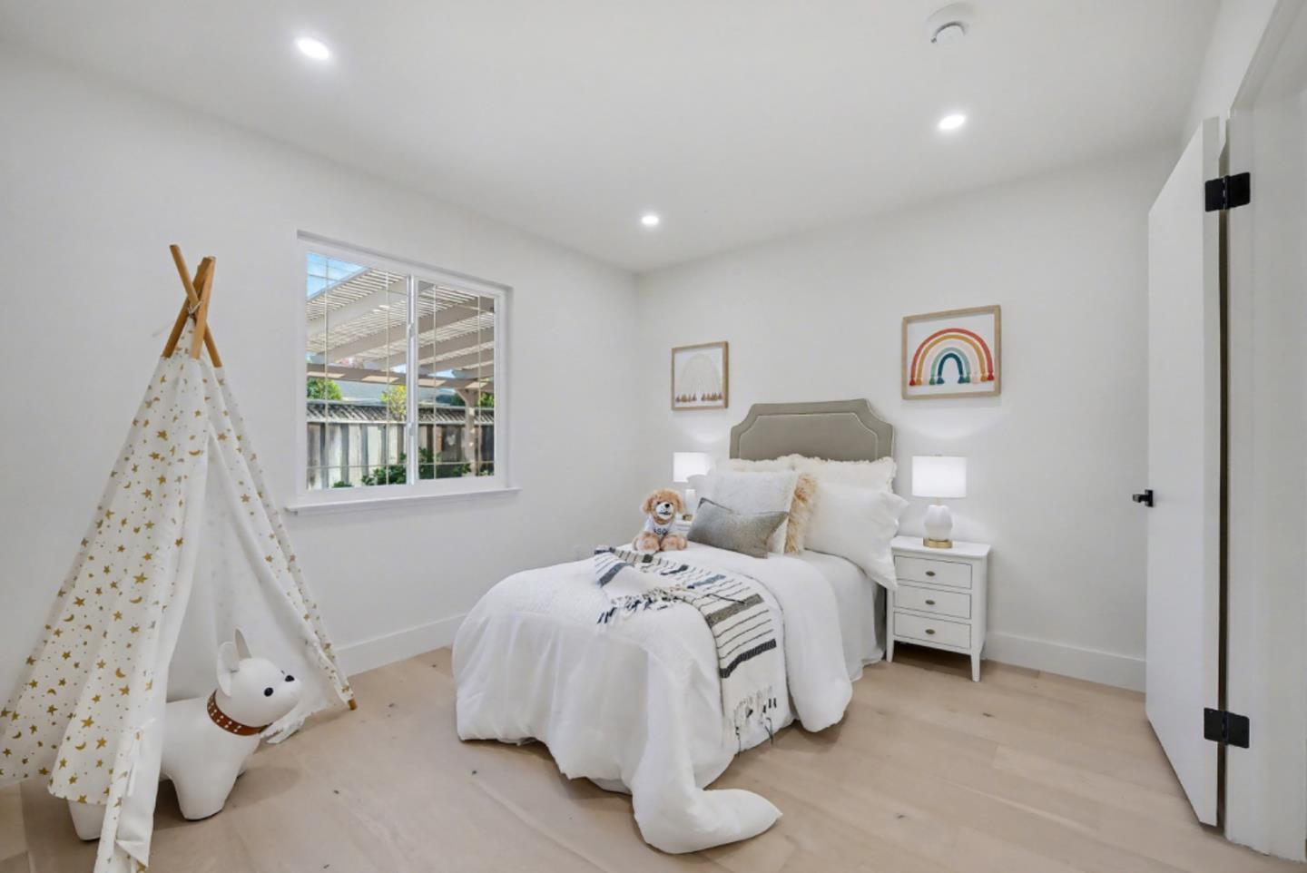 Detail Gallery Image 12 of 22 For 836 Peach Ave, Sunnyvale,  CA 94087 - 4 Beds | 2 Baths