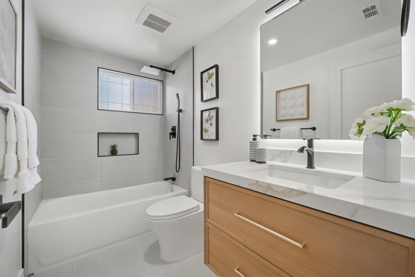 Detail Gallery Image 13 of 22 For 836 Peach Ave, Sunnyvale,  CA 94087 - 4 Beds | 2 Baths
