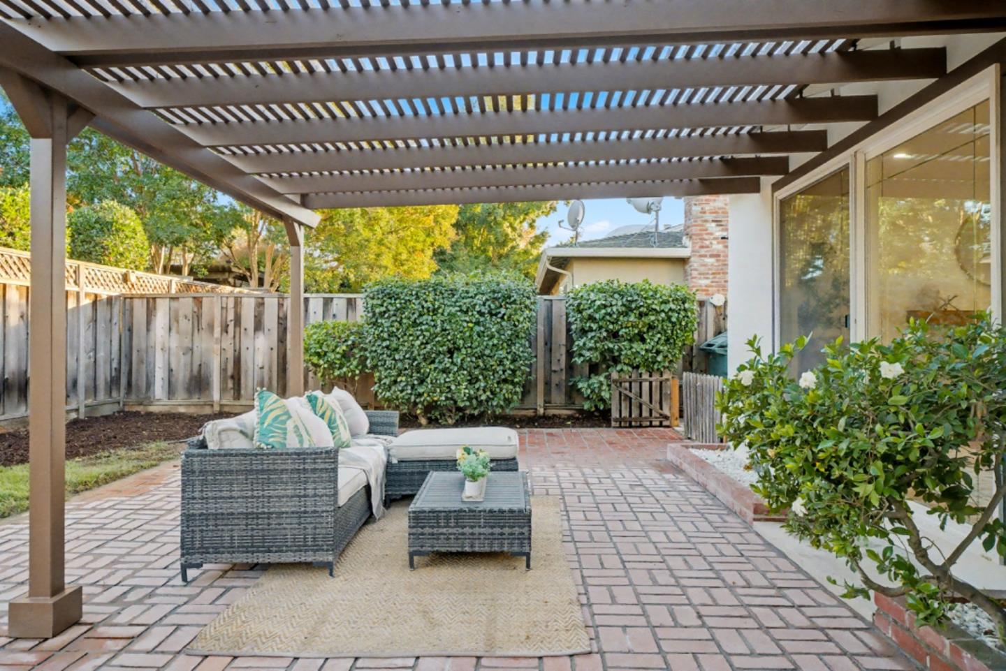 Detail Gallery Image 18 of 22 For 836 Peach Ave, Sunnyvale,  CA 94087 - 4 Beds | 2 Baths